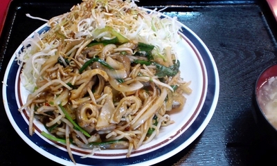 あけぼのラーメン ホルモン炒め