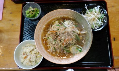 グルメエッセンスの肉野菜ラーメン 580円