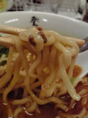 登竜門の「濃厚坦坦麺」 平打ち麺タイプ