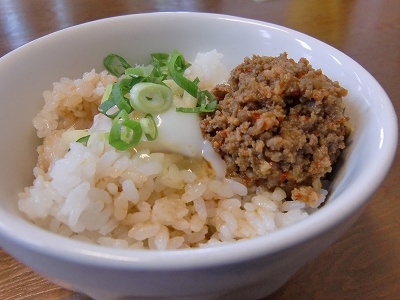 たつぞうラーメンの辛めし写真画像